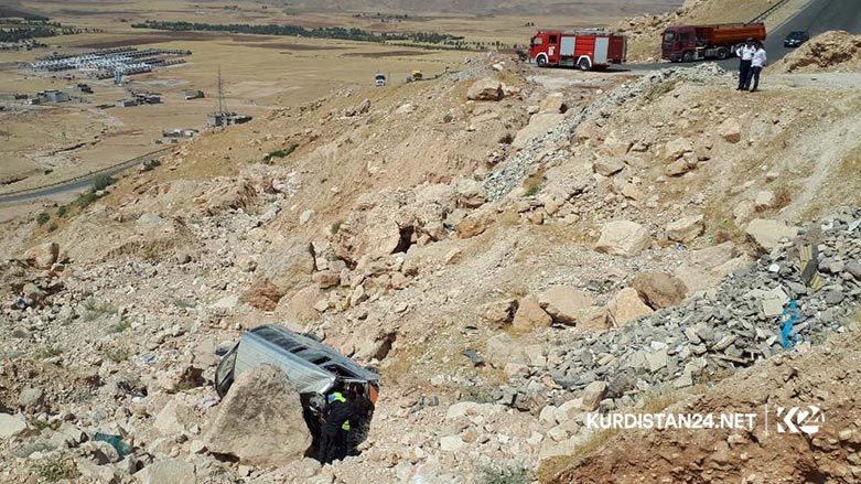 A mini bus carrying two Iraqi tourist families drove off a mountainous road in the Kurdistan Region, killing and injured tens of people  Aug. 30, 2019. (Photo: Kurdistan 24/Karwan Yara)
